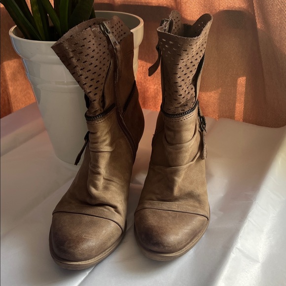 MJUS Ankle Boots Booties Beige Leather Perforated Women’s Size 37 - Picture 3 of 12